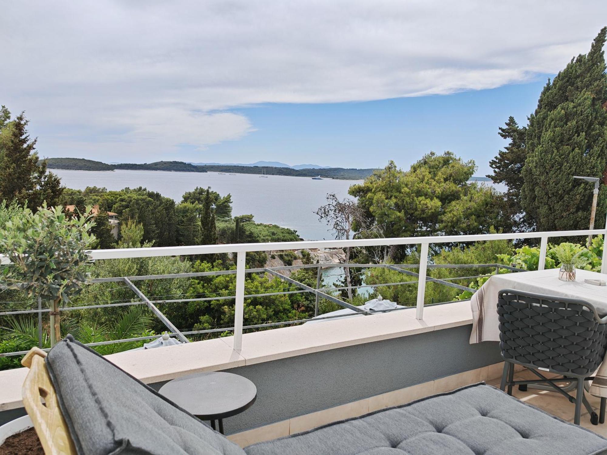 חוואר Apartments Melani Hvar מראה חיצוני תמונה