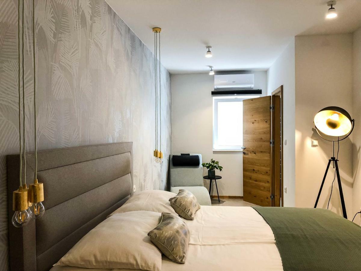 חוואר Apartments Melani Hvar מראה חיצוני תמונה
